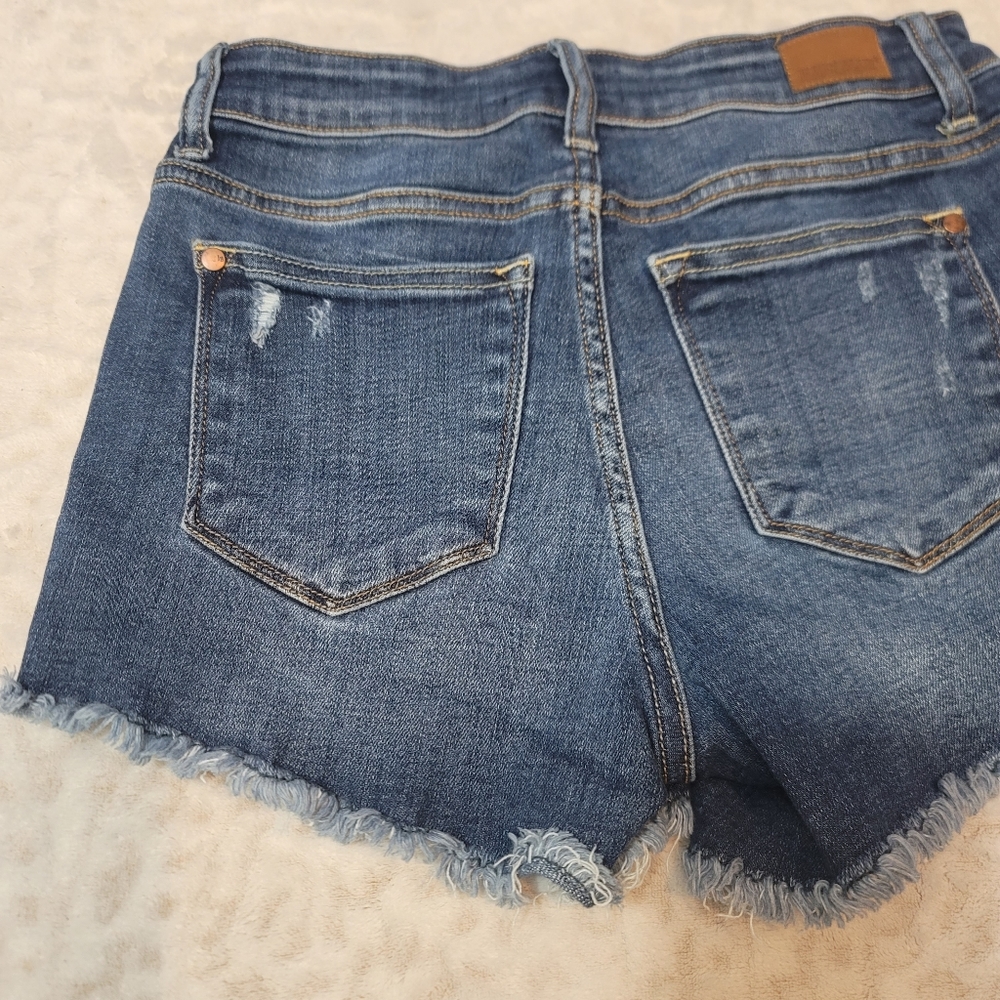Judy Blue Women's Shorts Size 1/25 Medium Wash Denim - Picture 5 of 14